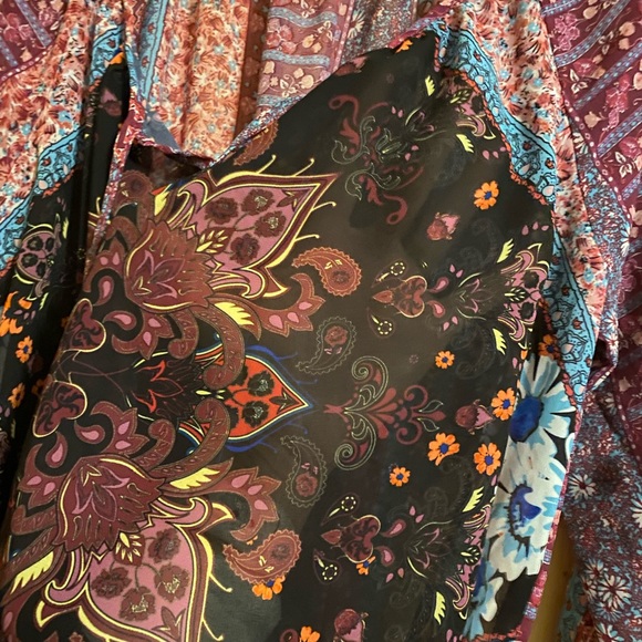 Spoiled XL Flowy Sheer Blouse - Picture 5 of 6